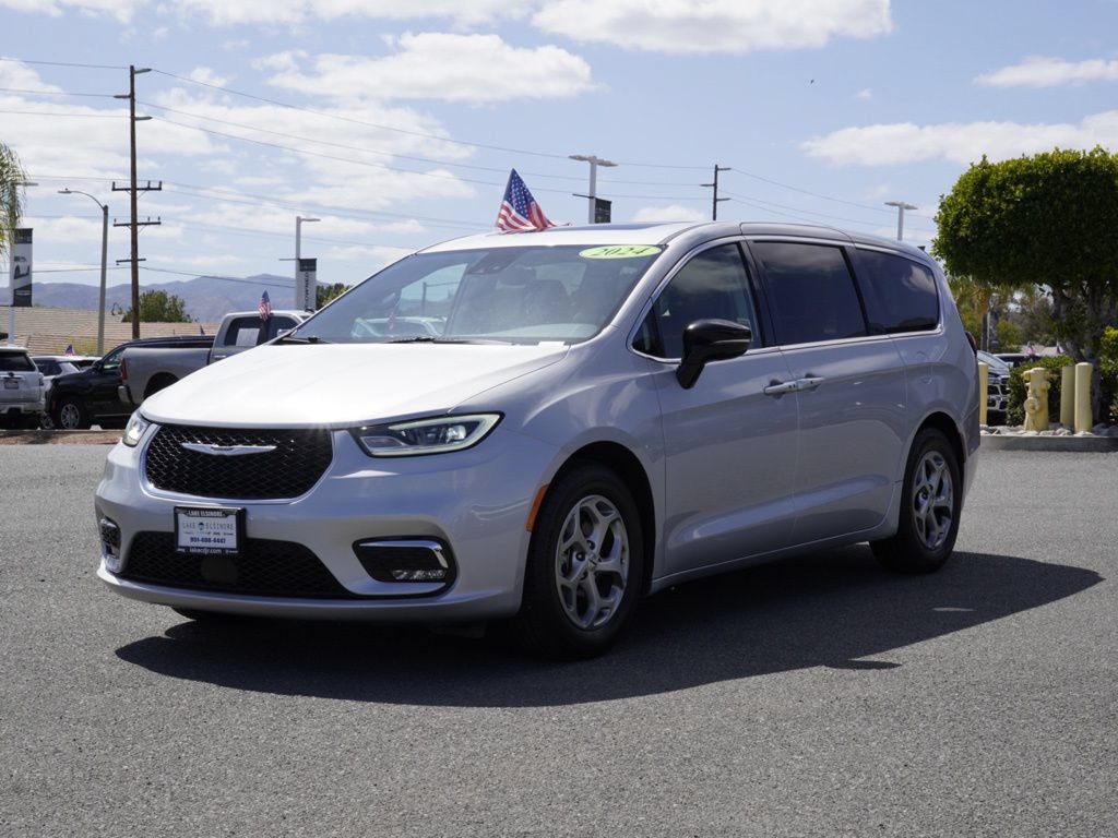 Used 2024 Chrysler Pacifica Limited FWD image 8