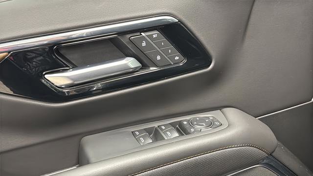 Used 2026 Chevrolet Suburban High Country AWD/4WD image 21