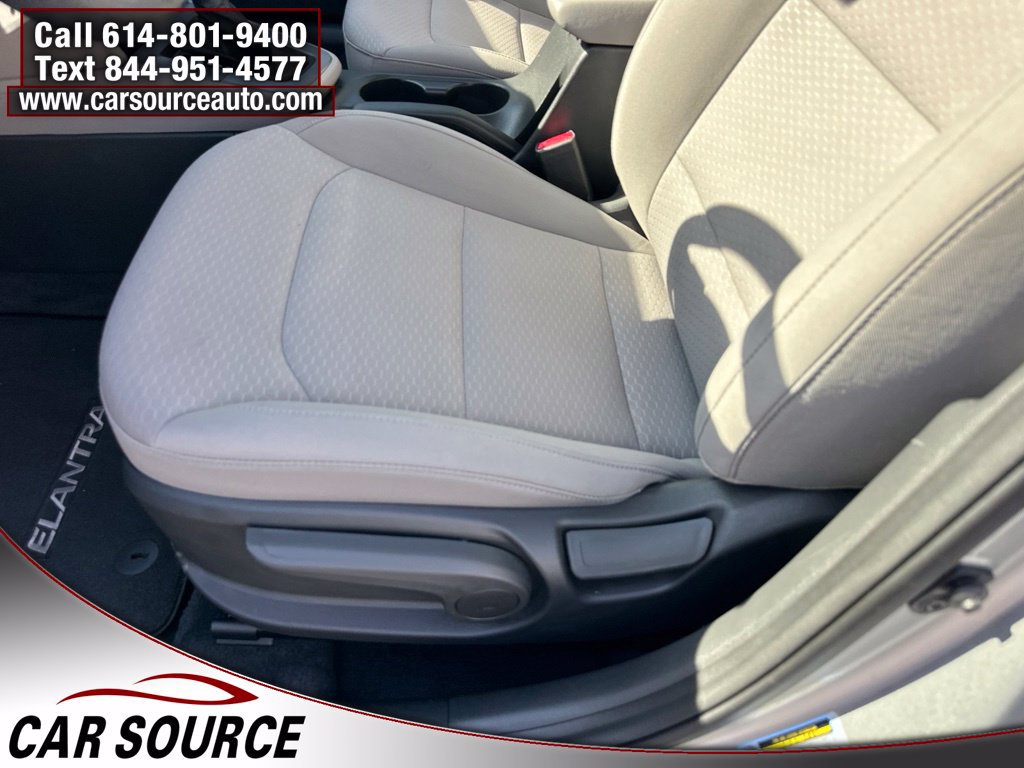 Used 2020 Hyundai Elantra SE FWD image 11