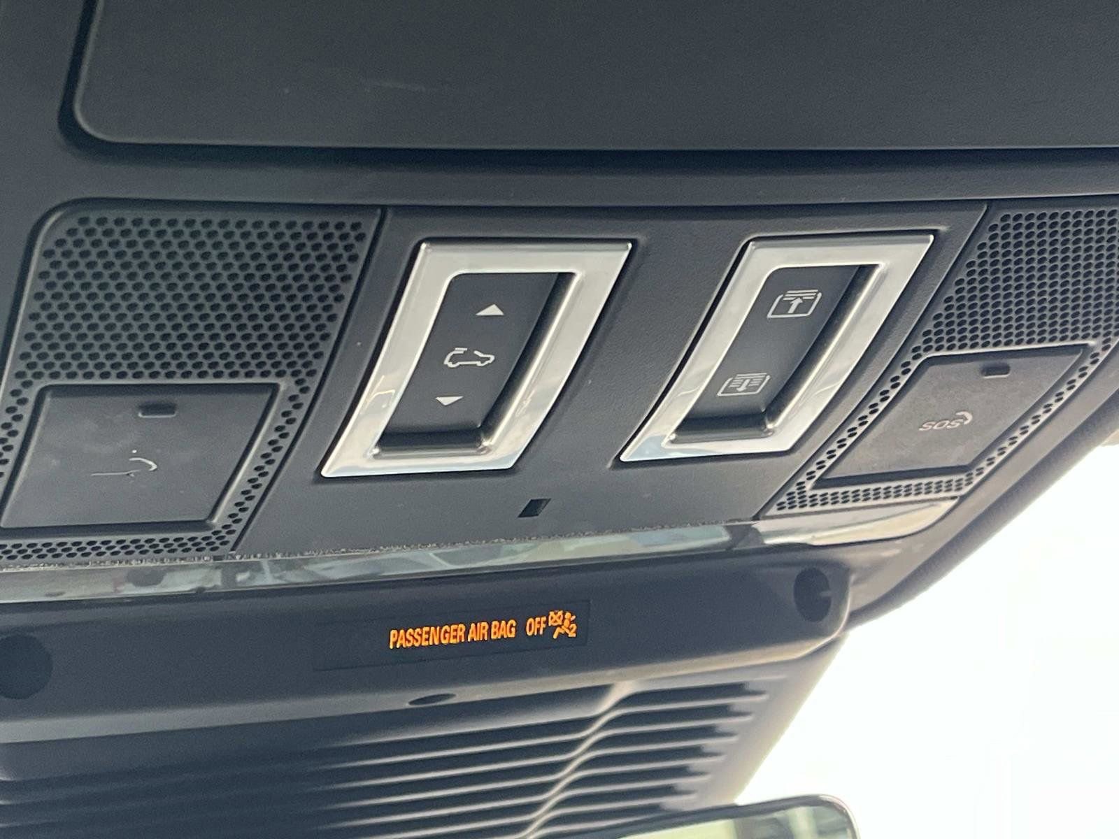 Used 2021 Land Rover Range Rover Evoque R-Dynamic SE image 28