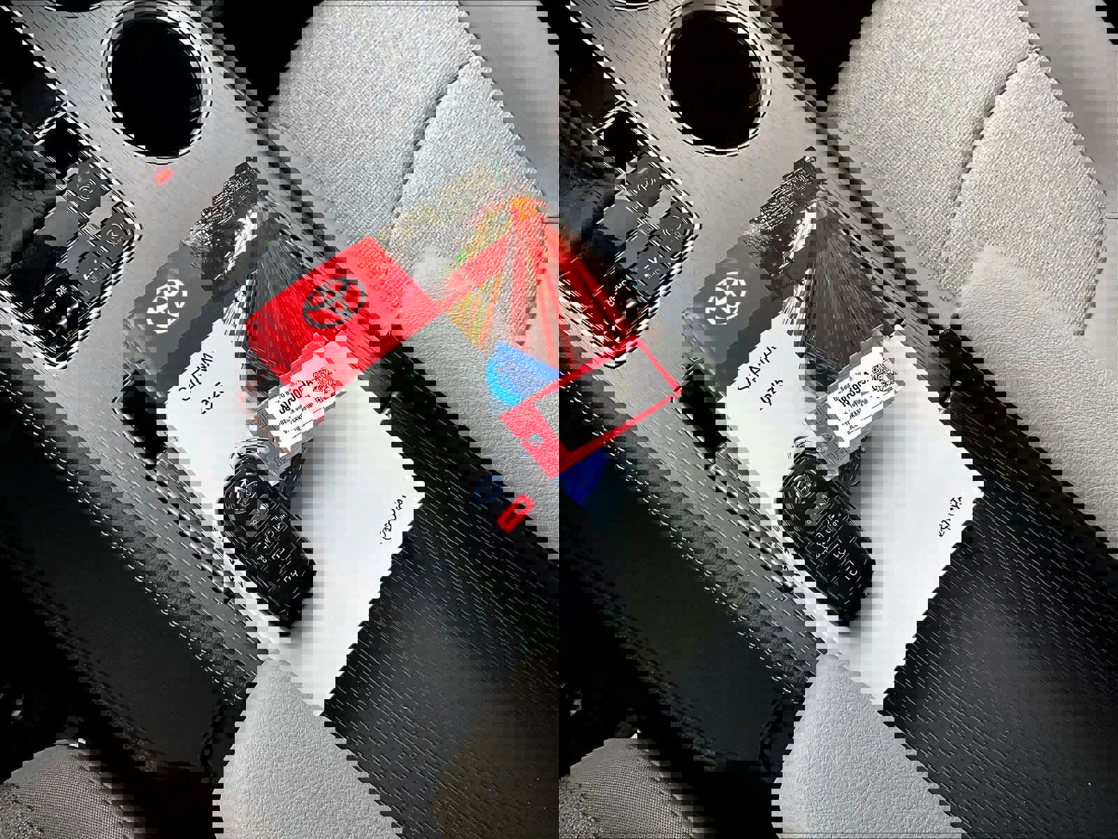 Used 2025 Toyota Sienna LE image 32