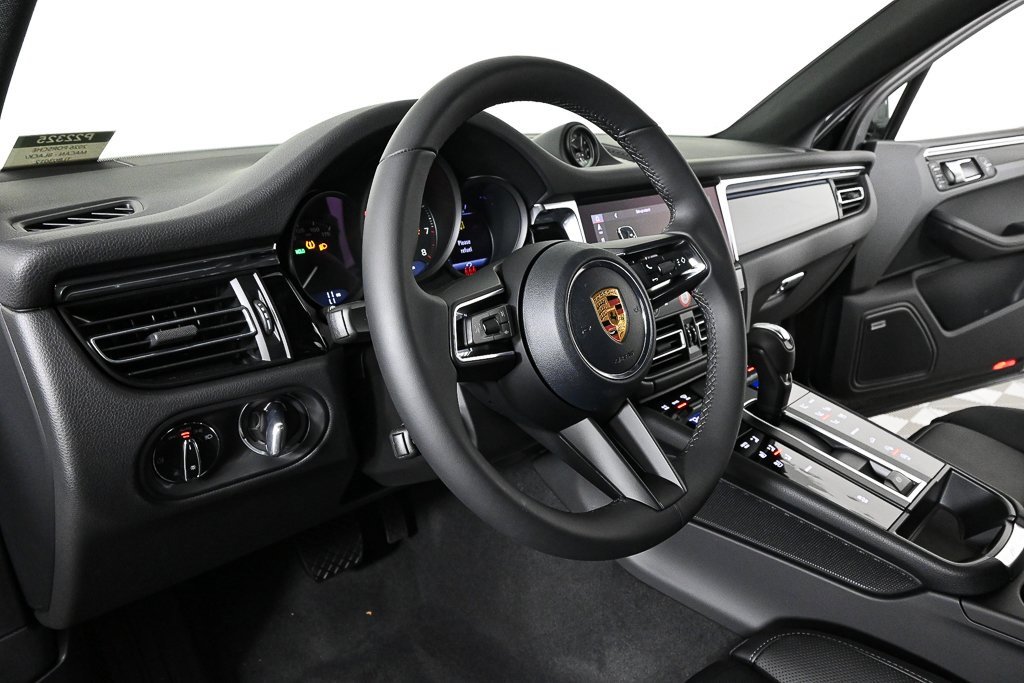 New 2026 Porsche Macan image 4