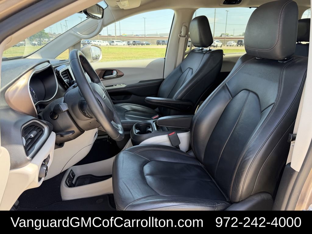 Used 2017 Chrysler Pacifica Touring-L FWD image 29