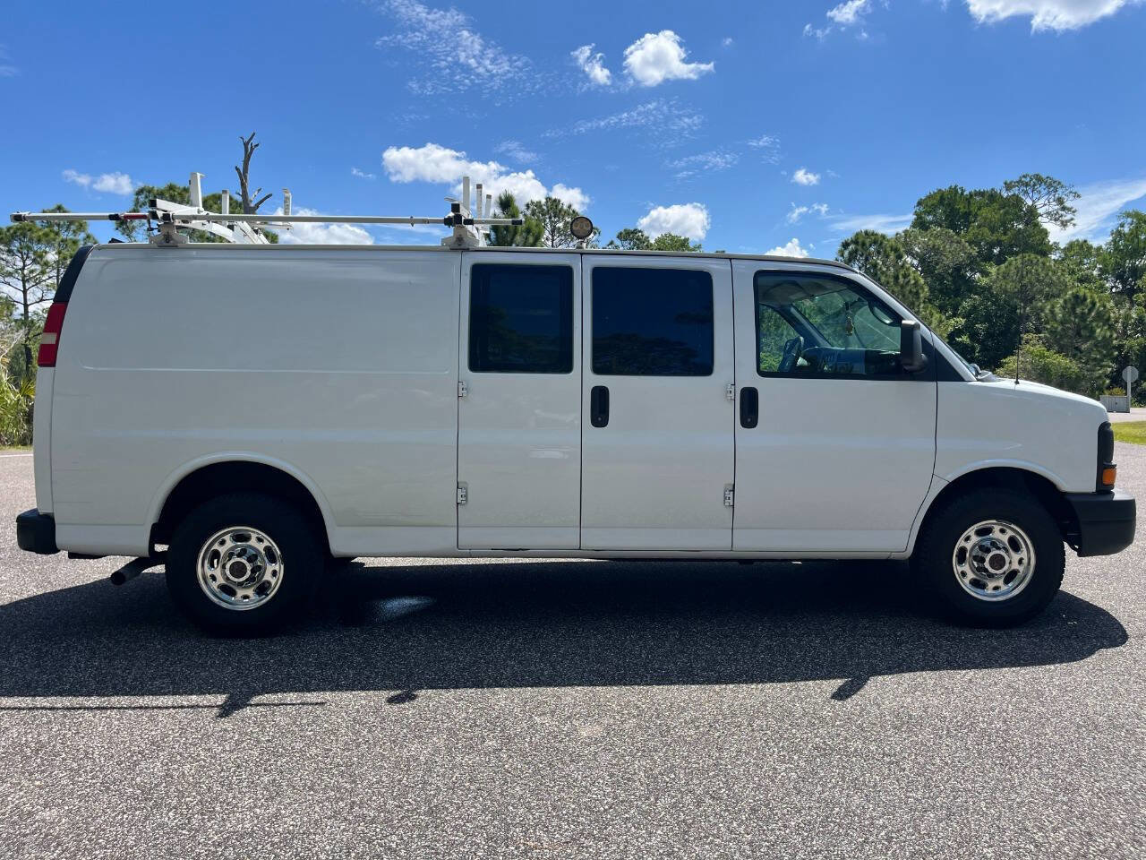 Used 2013 Chevrolet Express 3500 Extended RWD image 6