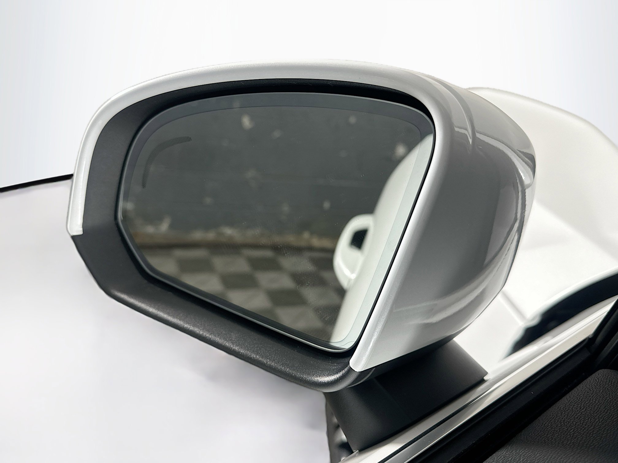 Used 2025 Volvo XC40 B5 Core image 16