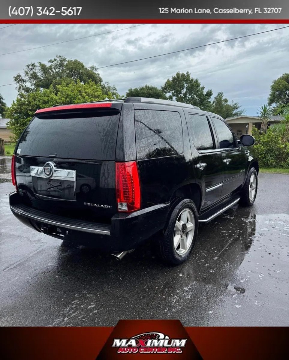 Used 2011 Cadillac Escalade 2WD w/ Touring Package image 4