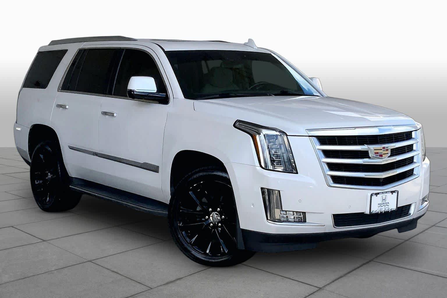Used 2018 Cadillac Escalade Luxury AWD/4WD image 3