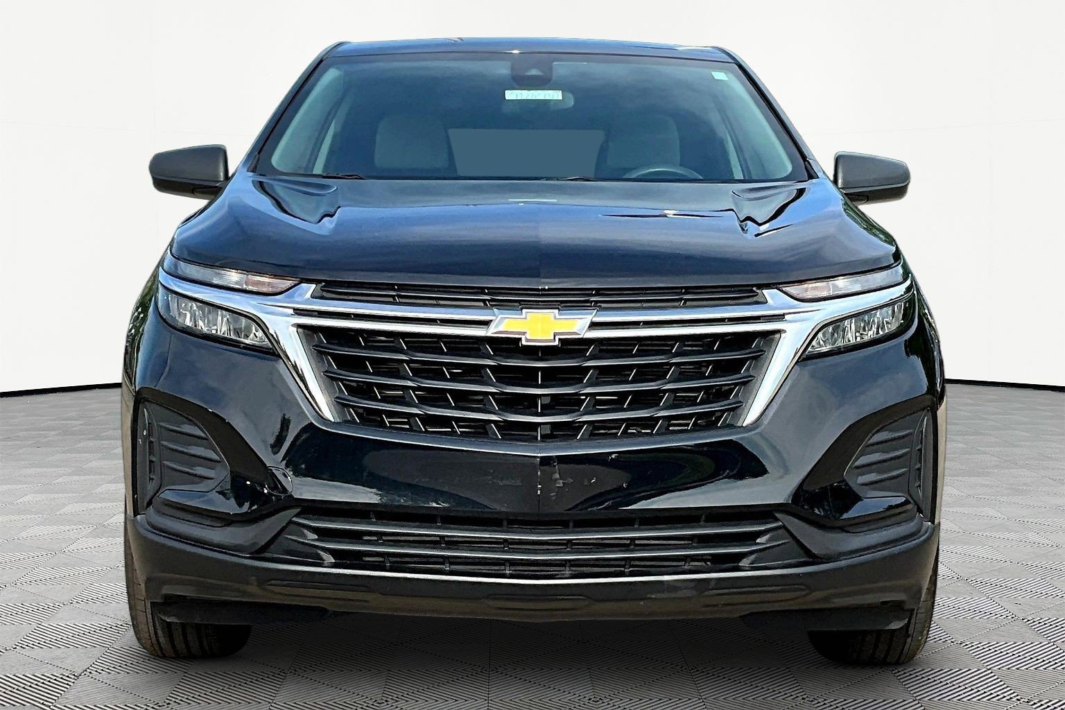 Used 2023 Chevrolet Equinox LS w/ LS Convenience Package FWD image 2