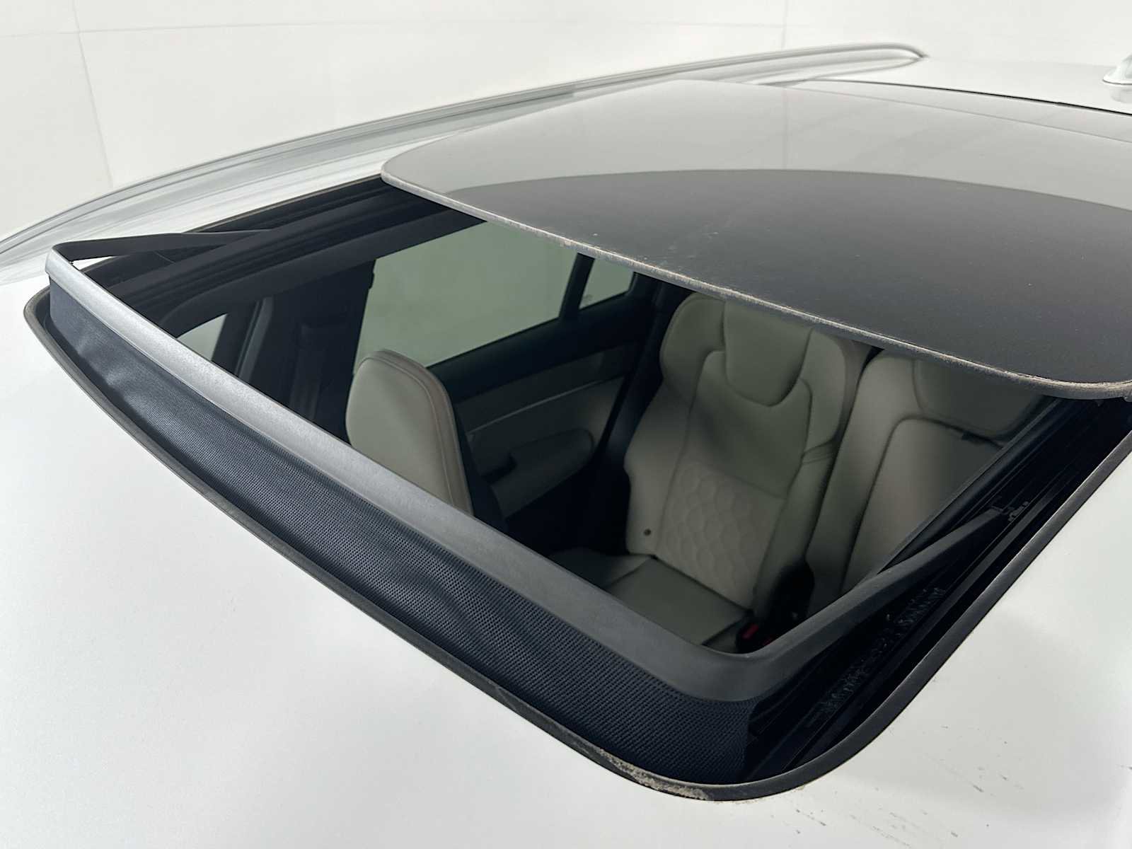 New 2026 Volvo XC90 B6 Core image 19