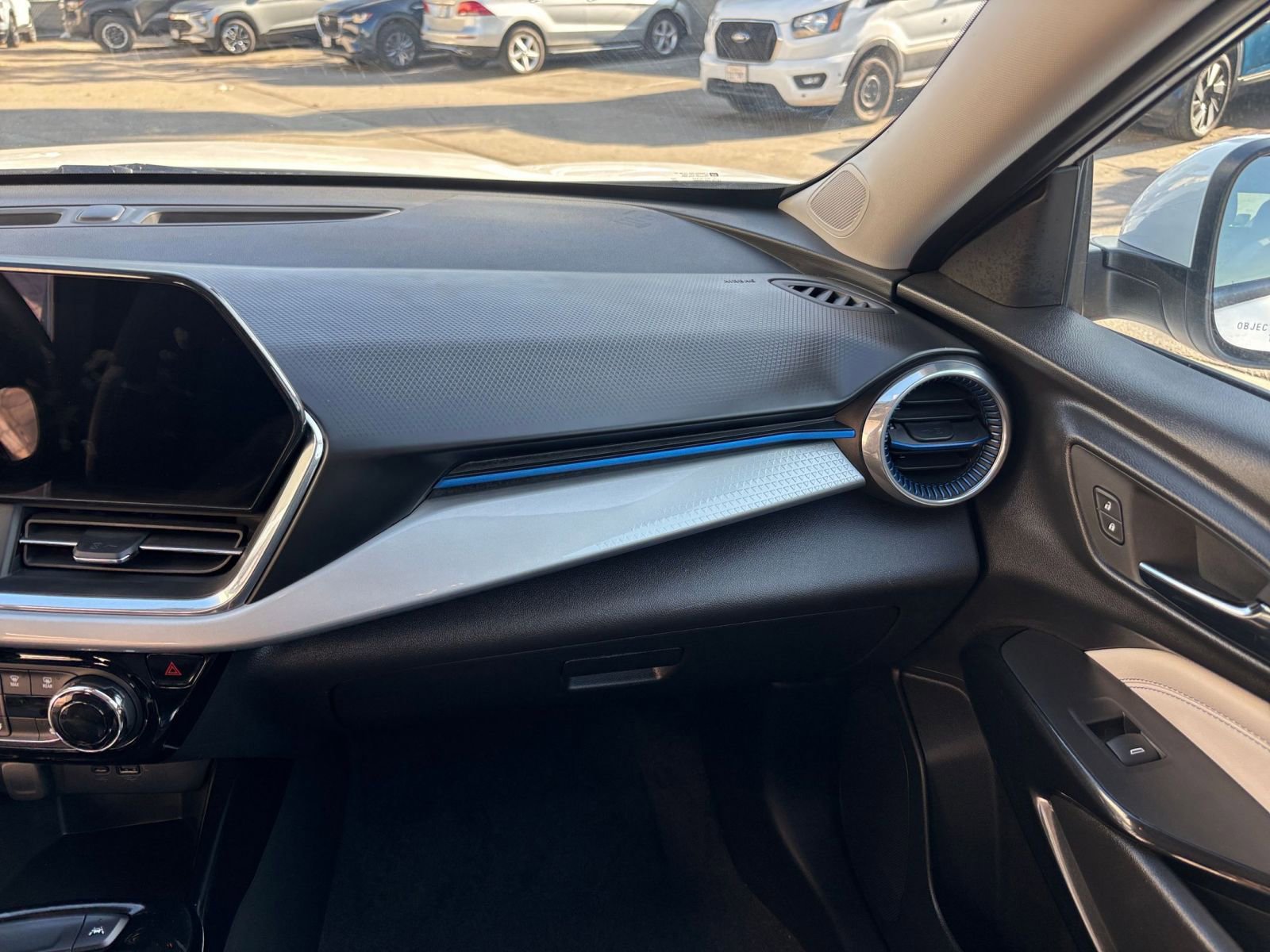 Used 2025 Chevrolet Trax LT w/ LT Convenience Package image 35