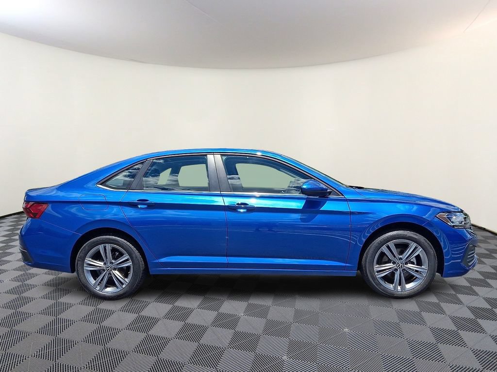 Used 2024 Volkswagen Jetta SE FWD image 10