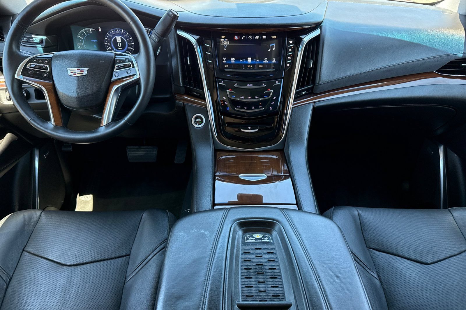 Used 2017 Cadillac Escalade ESV Luxury RWD image 13