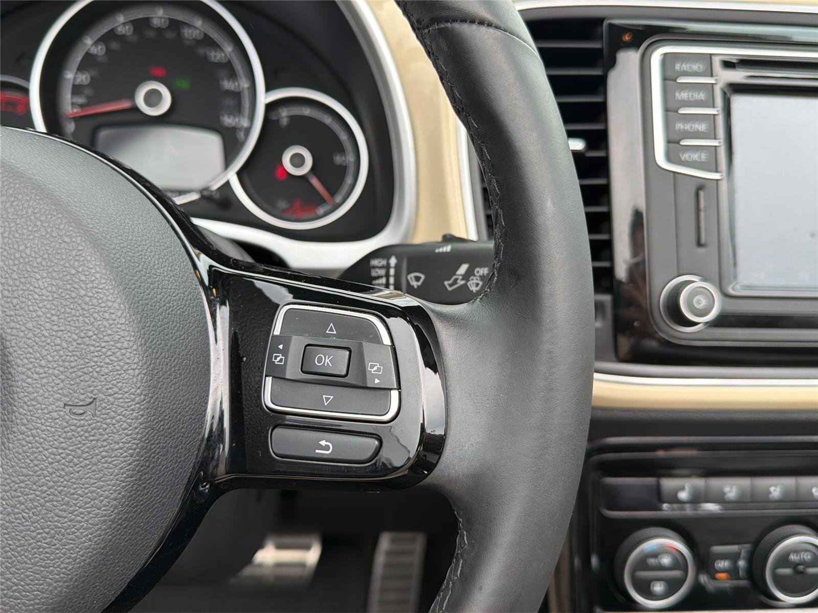 Used 2019 Volkswagen Beetle 2.0T Final Edition SEL FWD image 19
