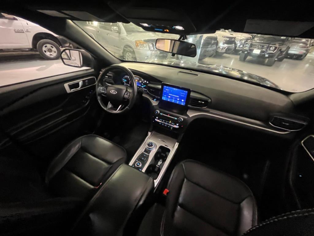 Used 2020 Ford Explorer XLT w/ Equipment Group 202A AWD/4WD image 11