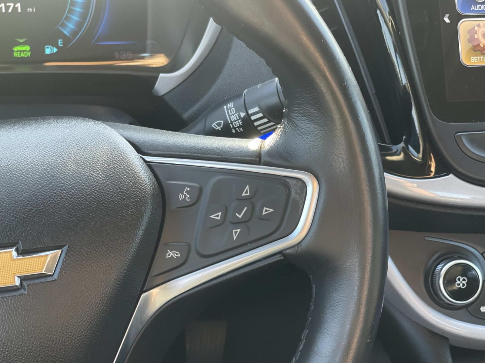 Used 2018 Chevrolet Volt LT w/ LT Driver Confidence Package FWD image 9