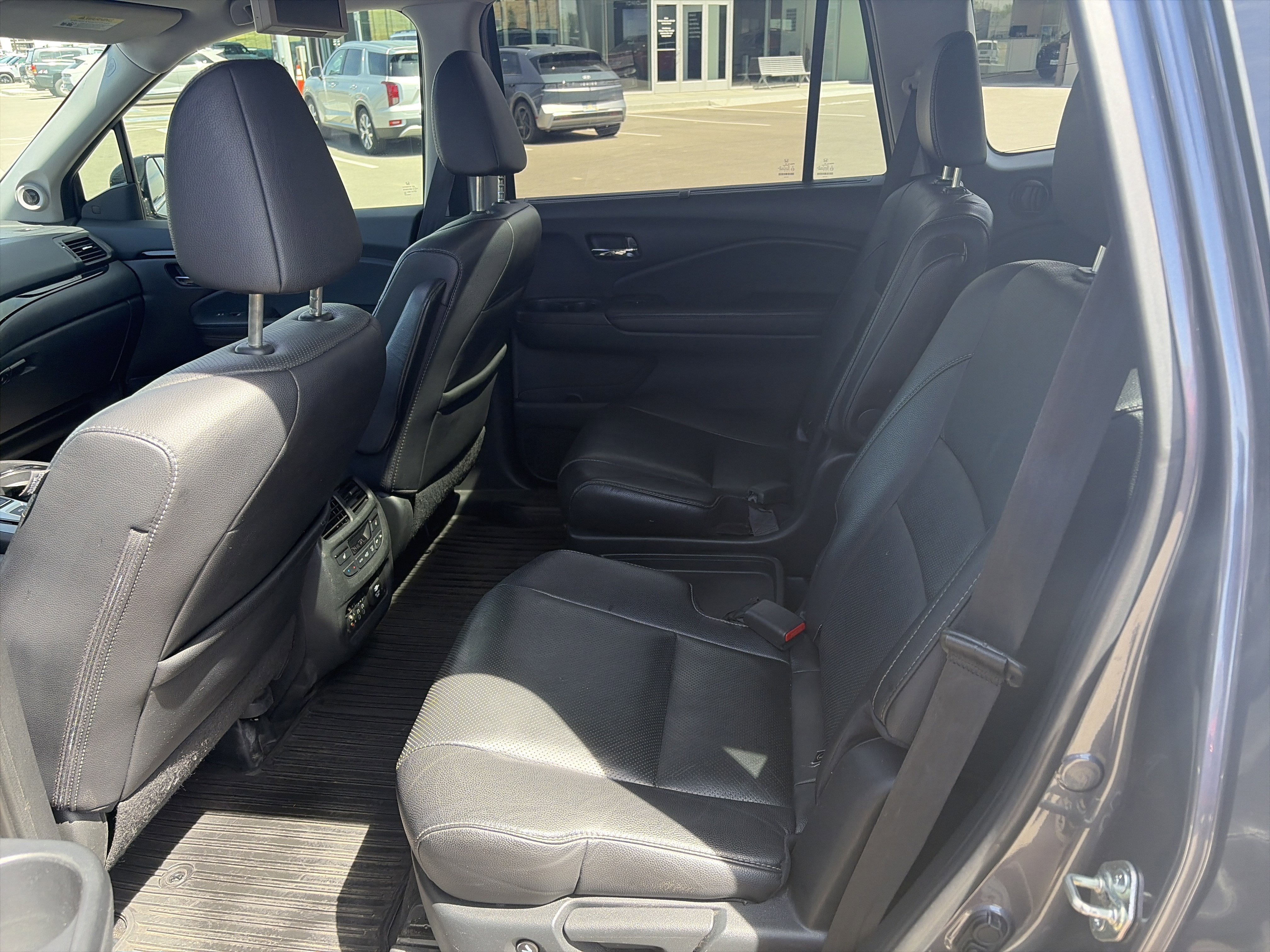 Used 2016 Honda Pilot Elite image 21