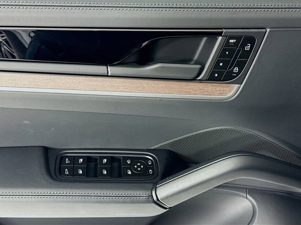 Certified 2026 Porsche Cayenne S AWD/4WD image 11