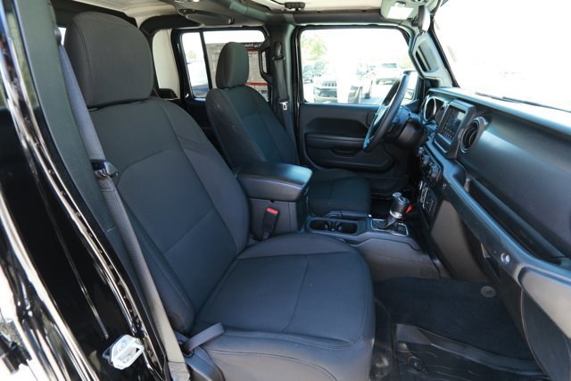 Used 2023 Jeep Gladiator Willys AWD/4WD image 26