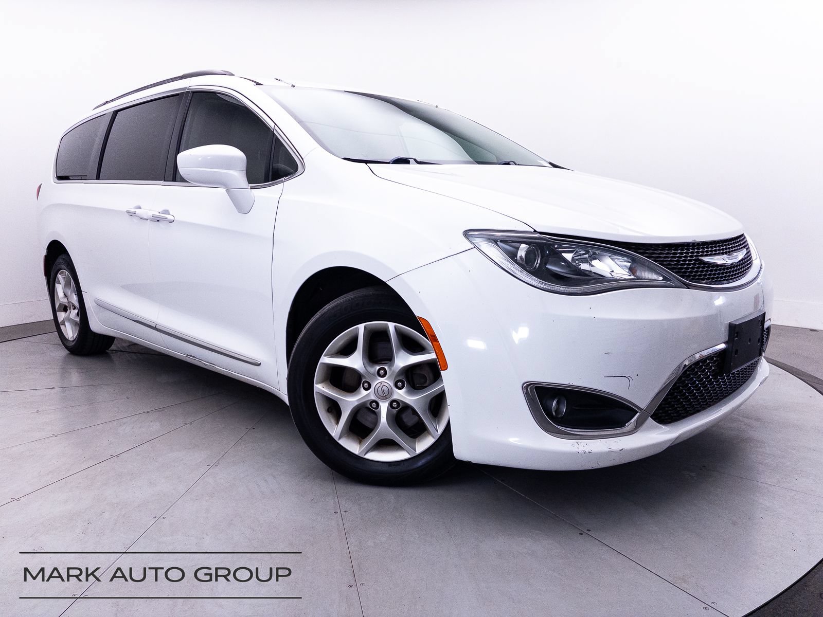Used 2017 Chrysler Pacifica Touring-L w/ Tire & Wheel Group FWD video 1