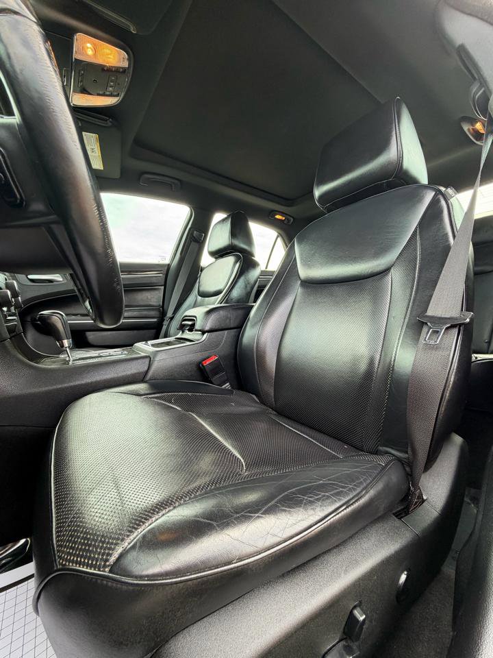 Used 2013 Chrysler 300 C image 18