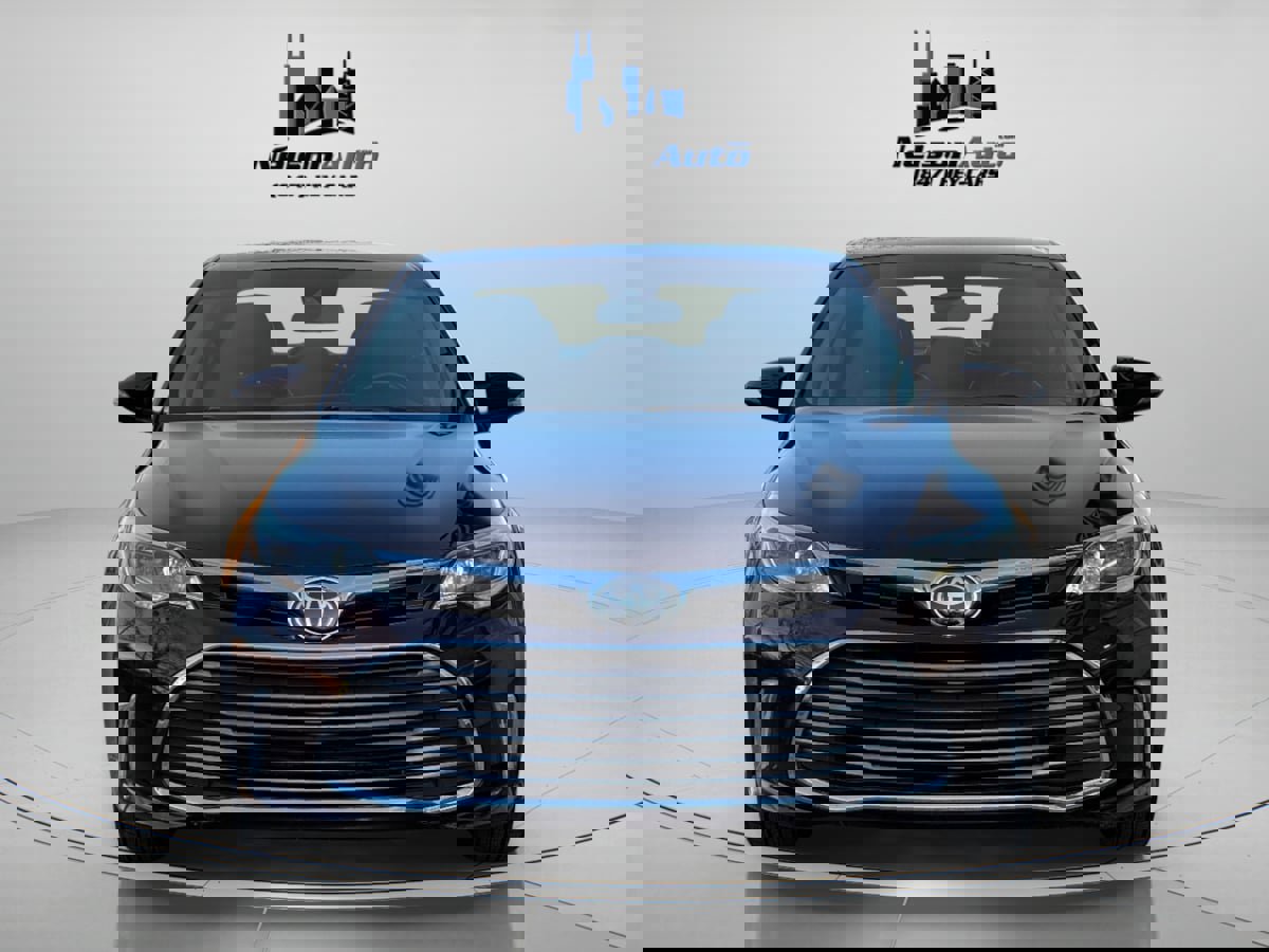 Used 2018 Toyota Avalon XLE image 12