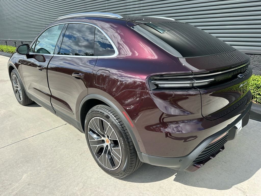 Certified 2025 Porsche Macan 4 Electric image 3