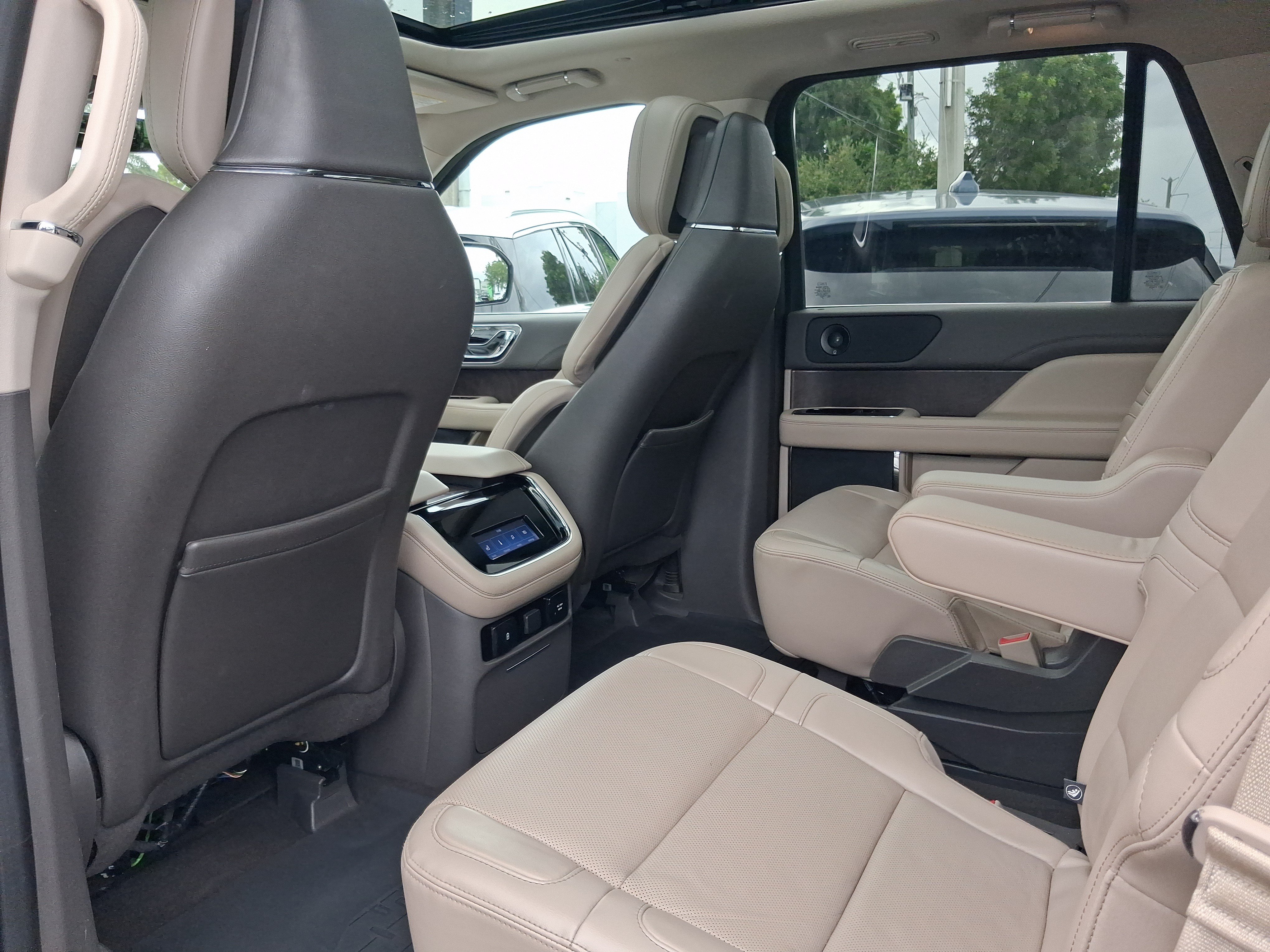Certified 2023 Lincoln Navigator Reserve RWD image 5