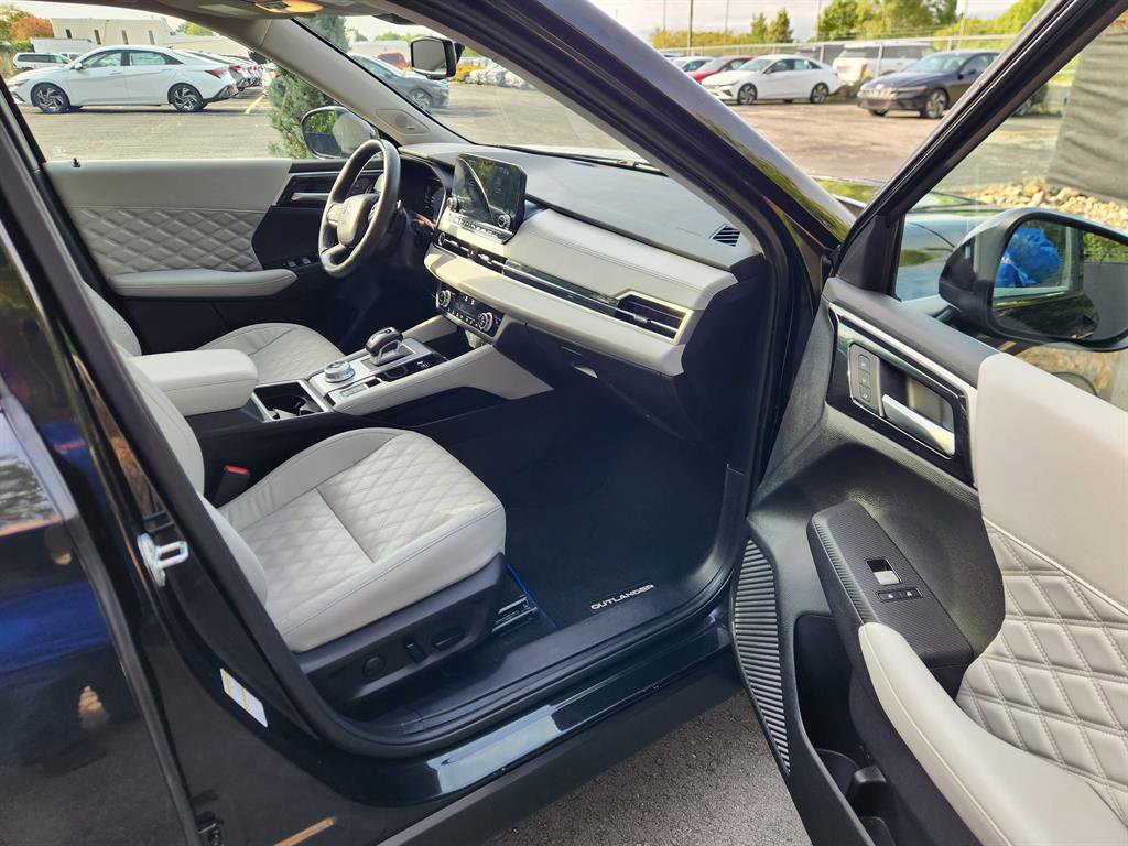 Used 2024 Mitsubishi Outlander SEL AWD/4WD image 12