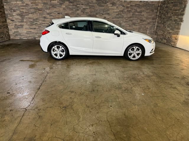 Used 2018 Chevrolet Cruze Premier FWD image 4