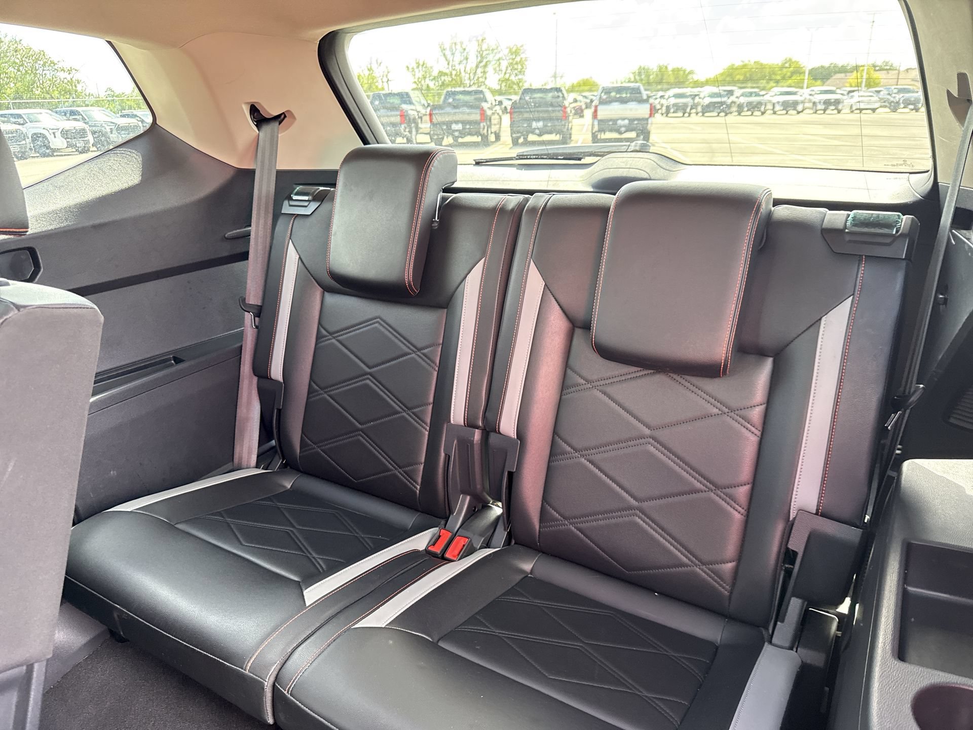 Used 2024 Volkswagen Atlas Peak Edition SE AWD/4WD image 26
