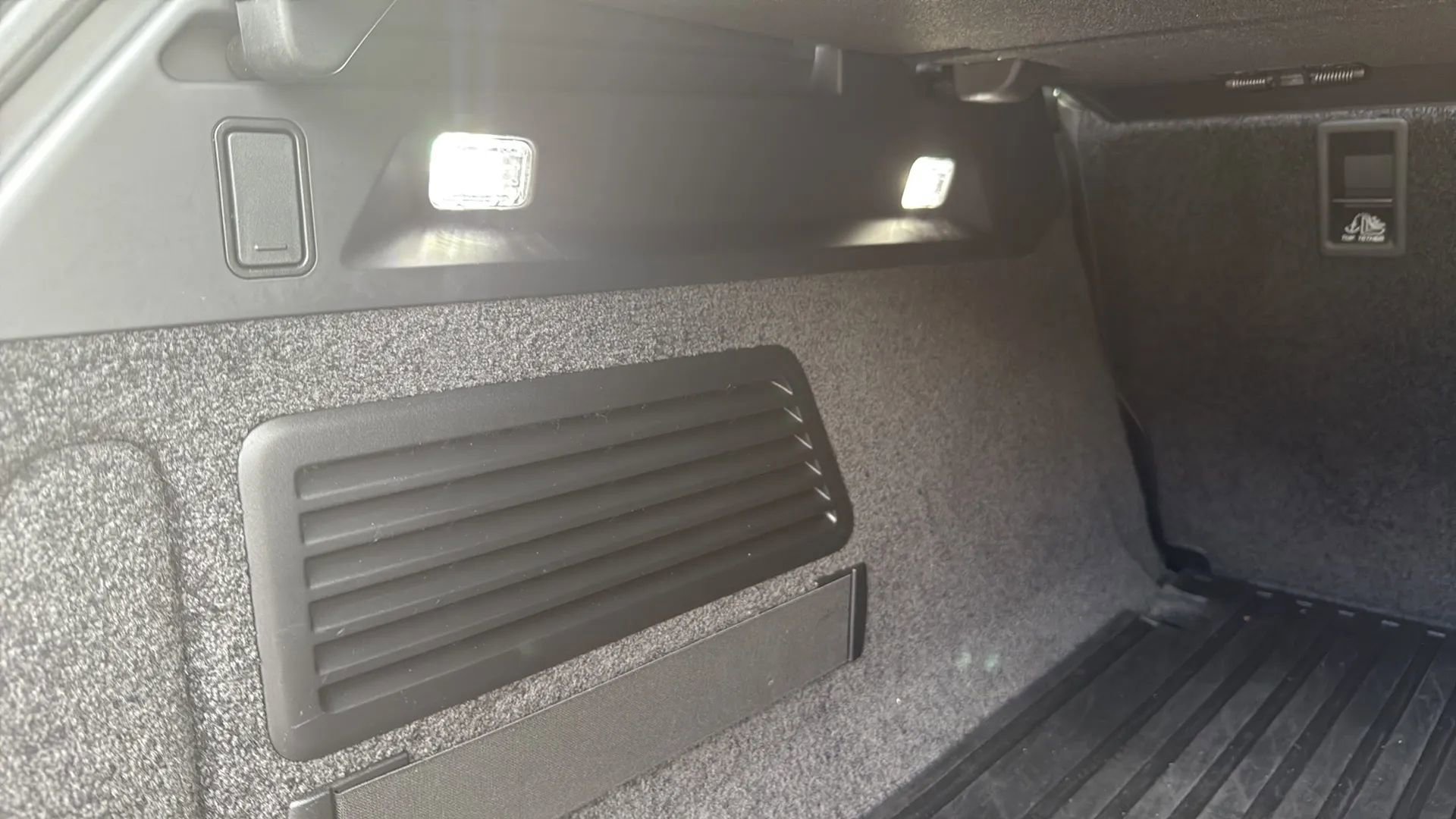 Used 2024 Land Rover Range Rover SE image 14