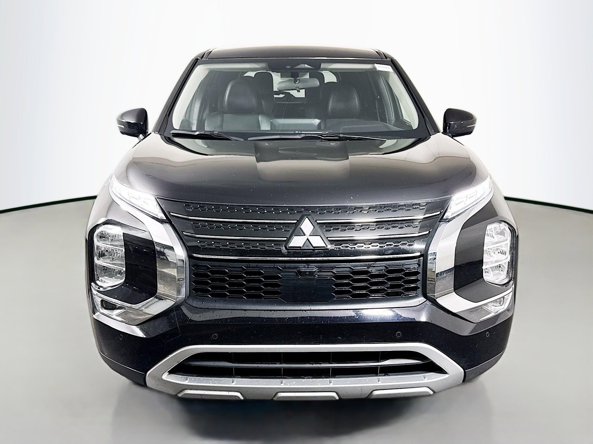 Used 2024 Mitsubishi Outlander SE Black Edition image 2