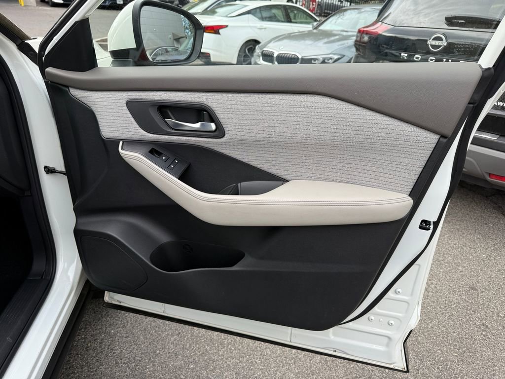 Used 2021 Nissan Rogue SV AWD/4WD image 28