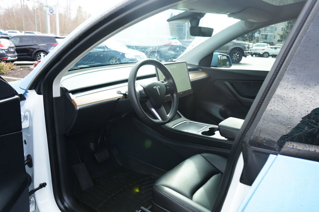 Used 2021 Tesla Model Y Long Range image 11