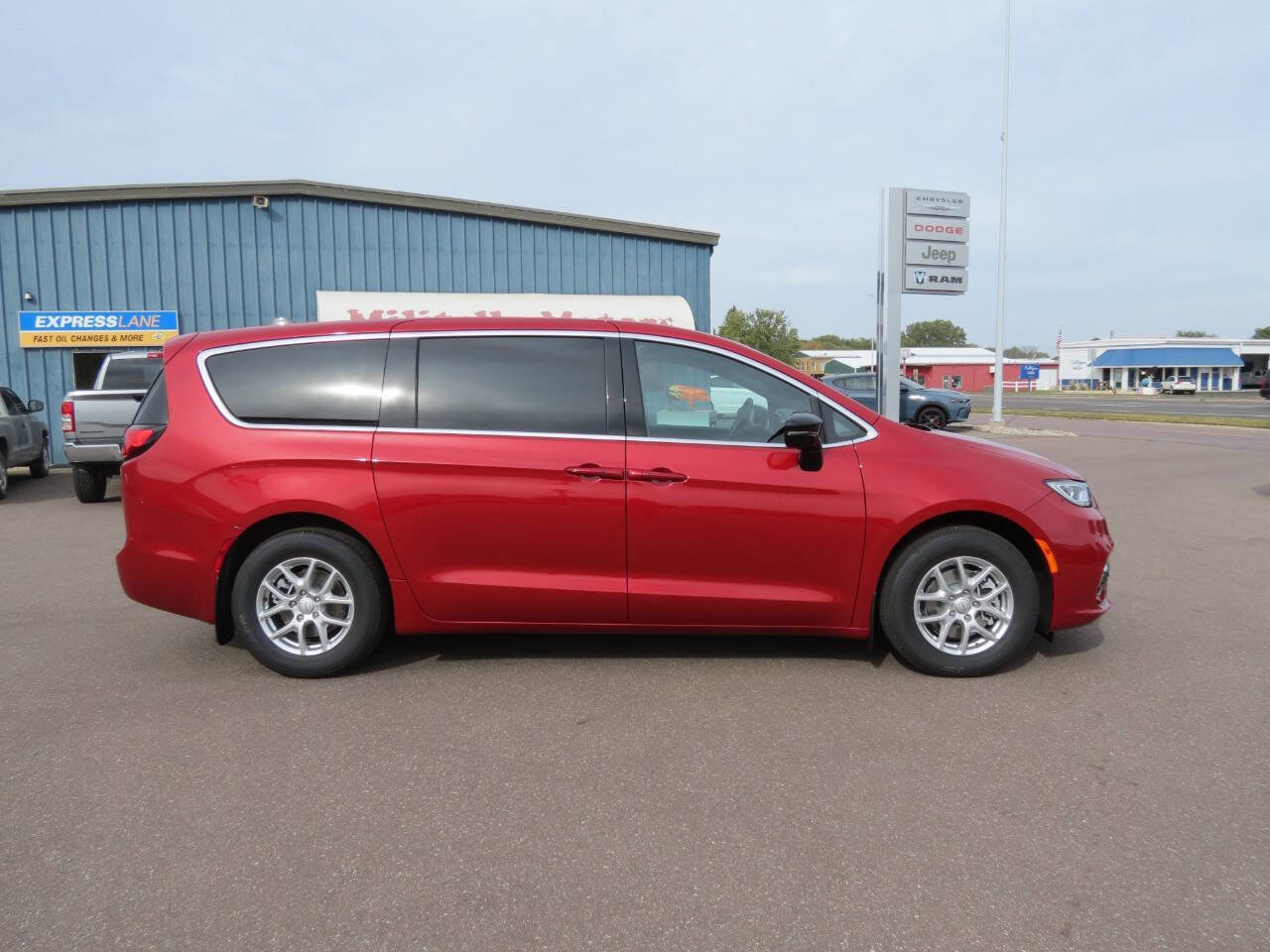 New 2026 Chrysler Pacifica Select image 1