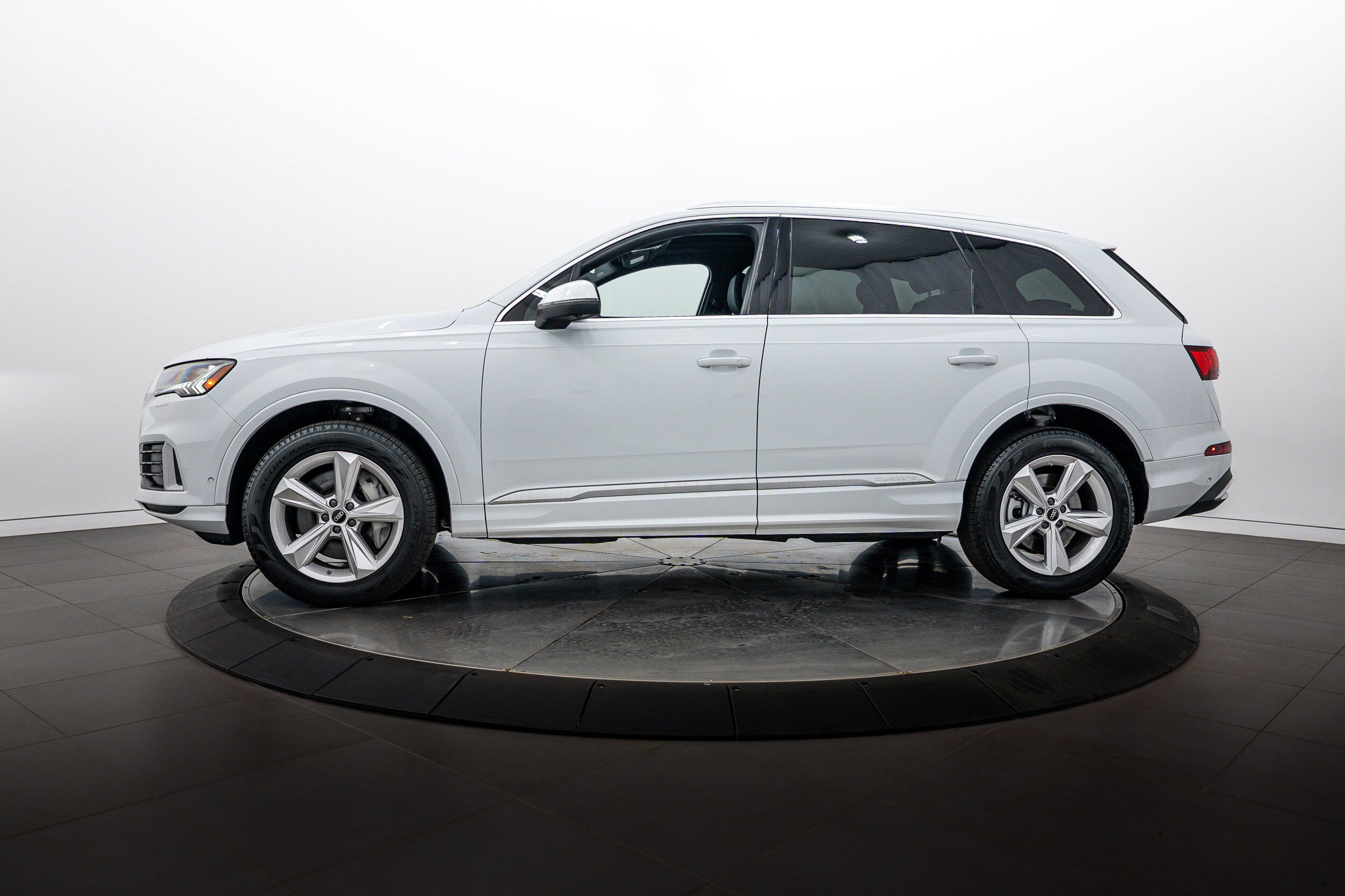 Certified 2023 Audi Q7 2.0T Premium Plus w/ Premium Plus Package AWD/4WD image 6
