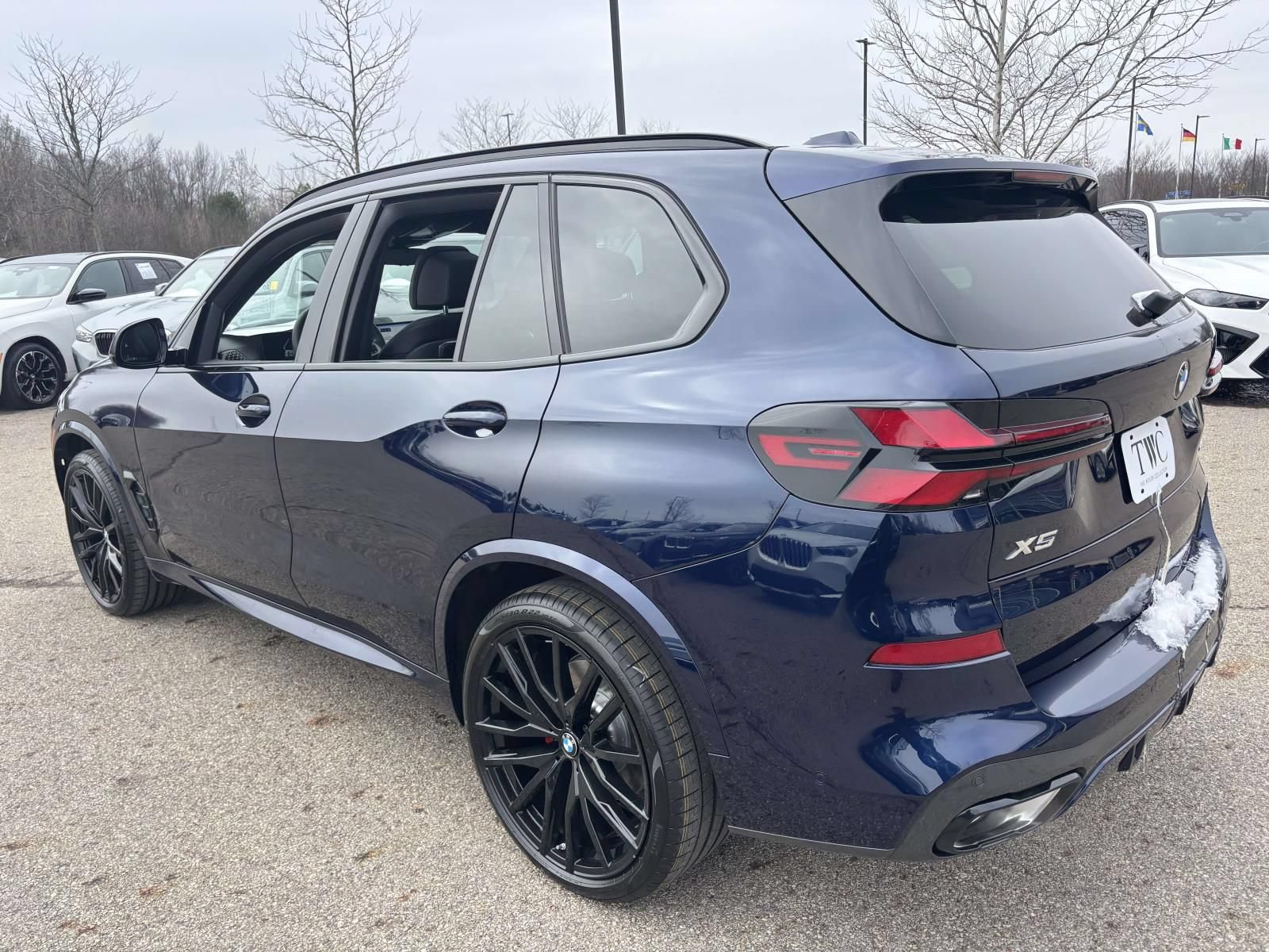 New 2026 BMW X5 xDrive40i w/ M Sport Package AWD/4WD image 7
