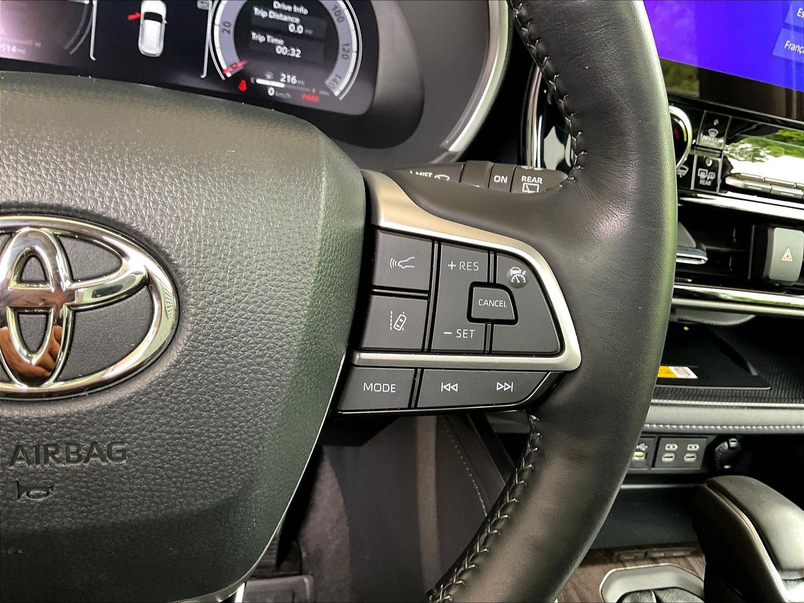 Used 2023 Toyota Highlander Limited AWD/4WD image 12