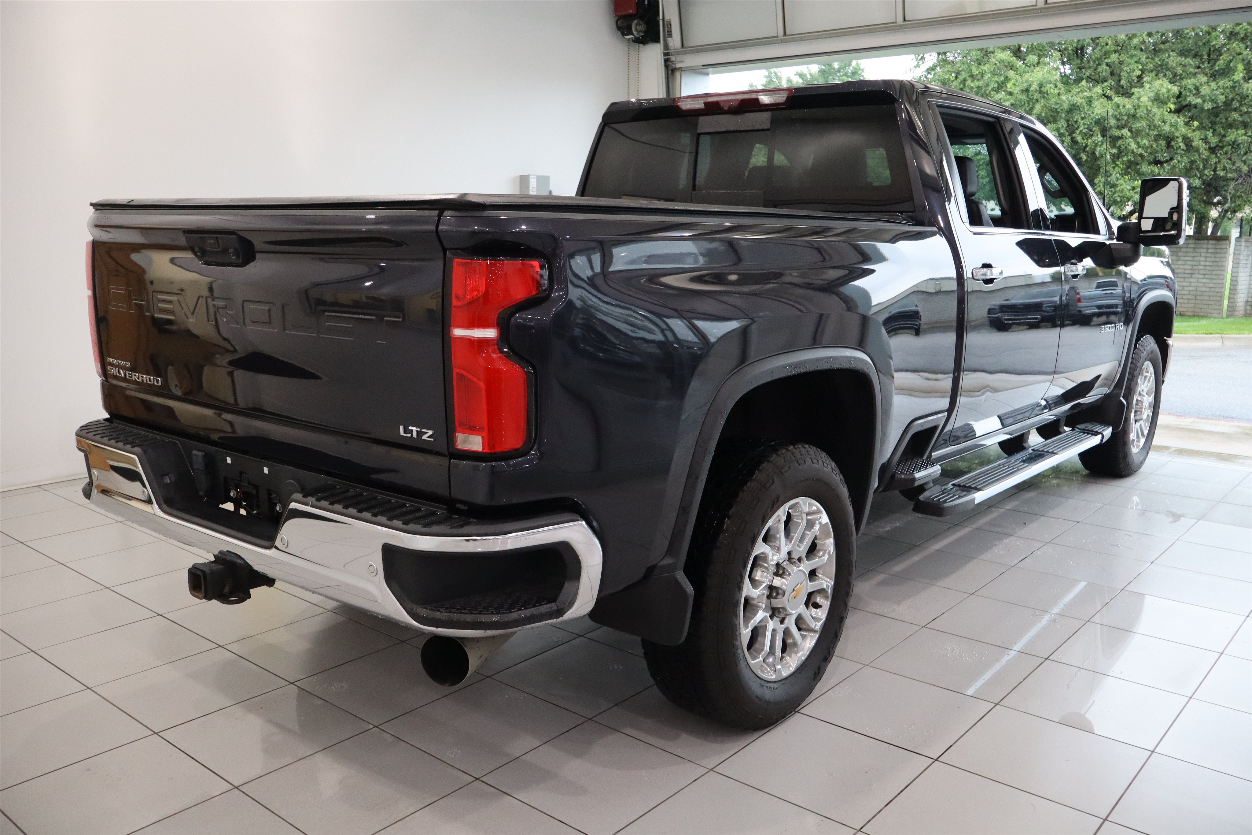 Used 2024 Chevrolet Silverado 3500 LTZ w/ LTZ Premium Package AWD/4WD image 5