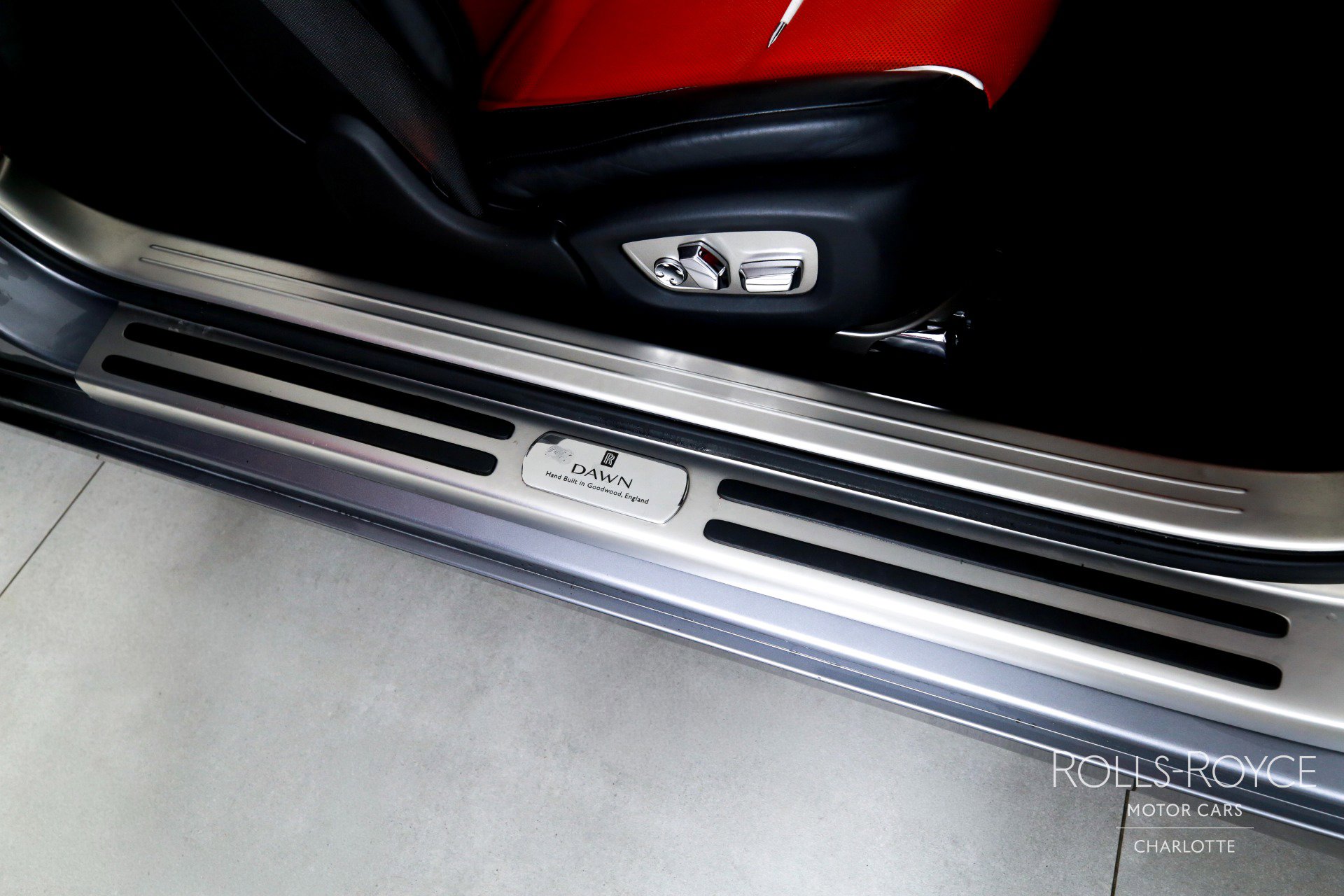 Used 2019 Rolls-Royce Dawn image 26