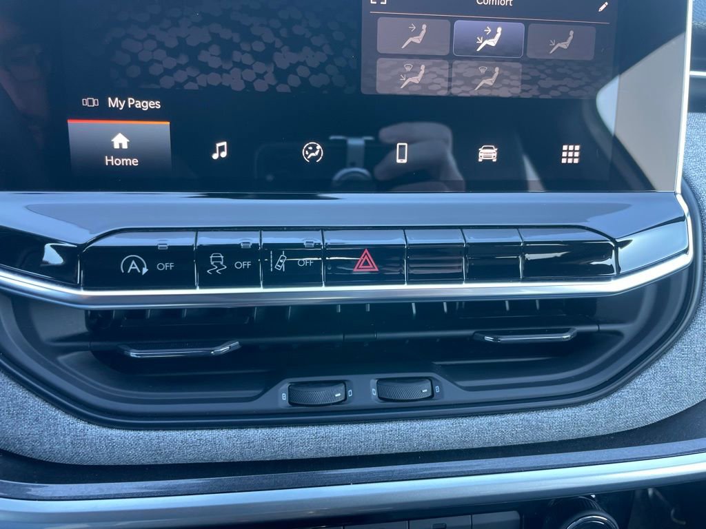 Used 2024 Jeep Compass Latitude image 11