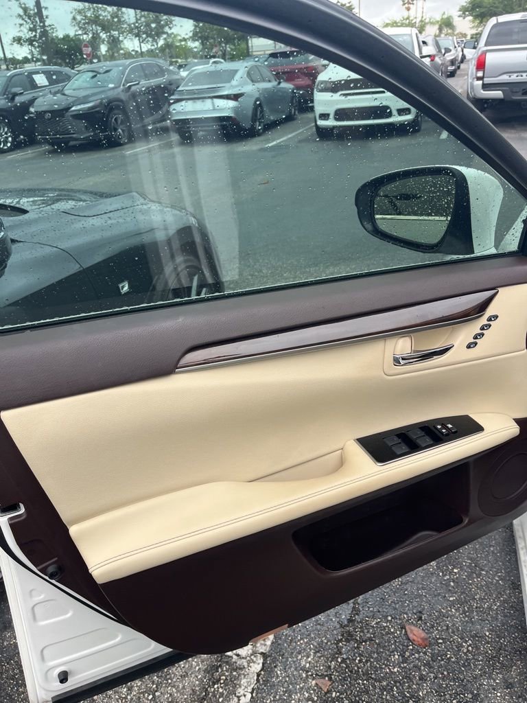 Used 2018 Lexus ES 350 w/ Luxury Package w/Wood Trim image 5