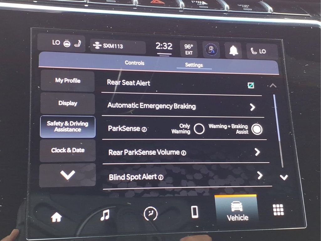 Used 2024 Jeep Grand Cherokee Altitude AWD/4WD image 9
