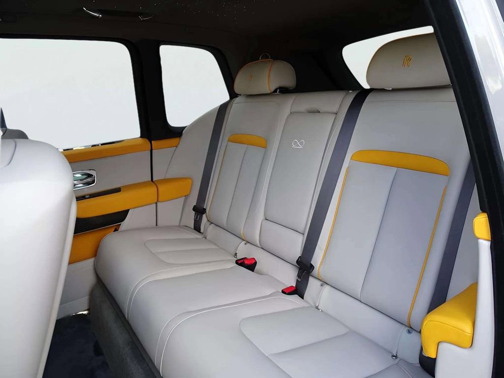 New 2025 Rolls-Royce Cullinan Black Badge image 15