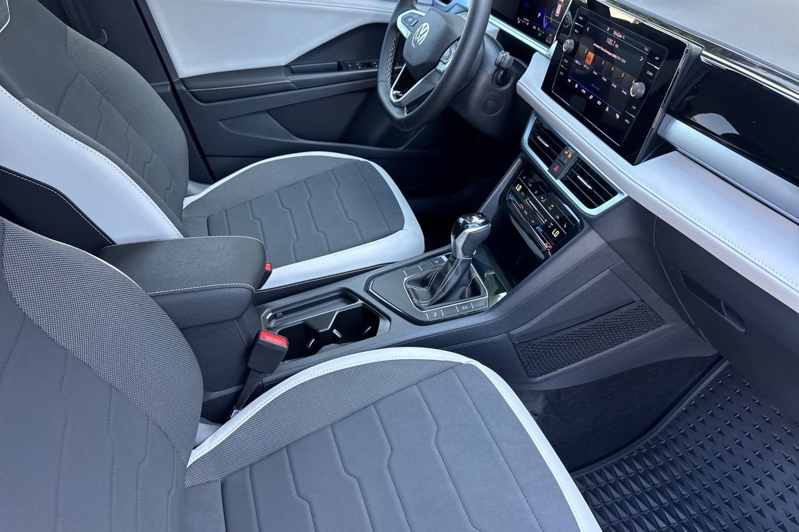 New 2025 Volkswagen Taos SE image 14