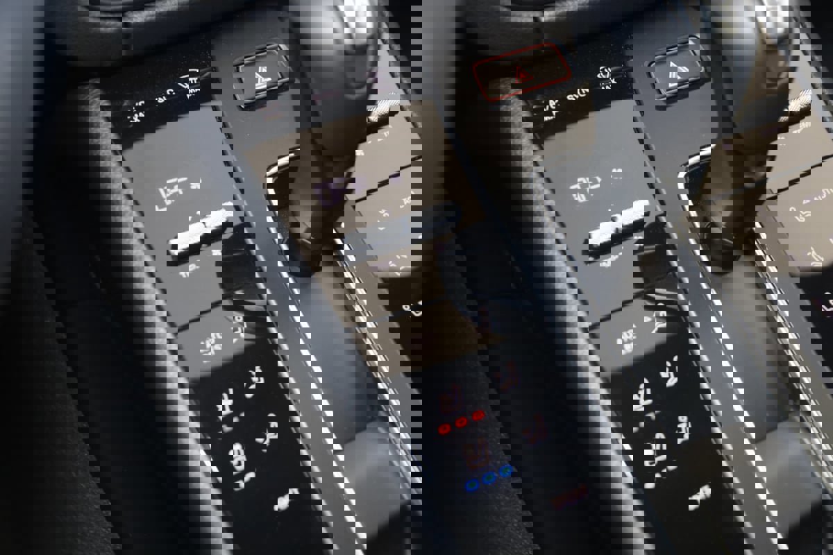 Used 2025 Porsche Macan image 37