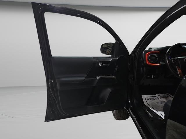 Used 2018 Toyota Tacoma TRD Sport image 21