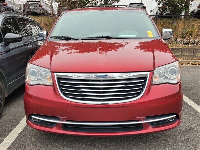 Used 2014 Chrysler Town & Country Limited image 2