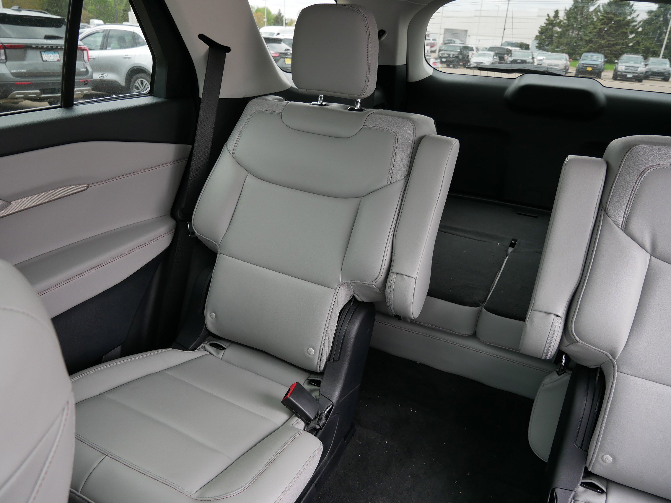 Used 2026 Ford Explorer Active w/ Active Comfort Package AWD/4WD image 12