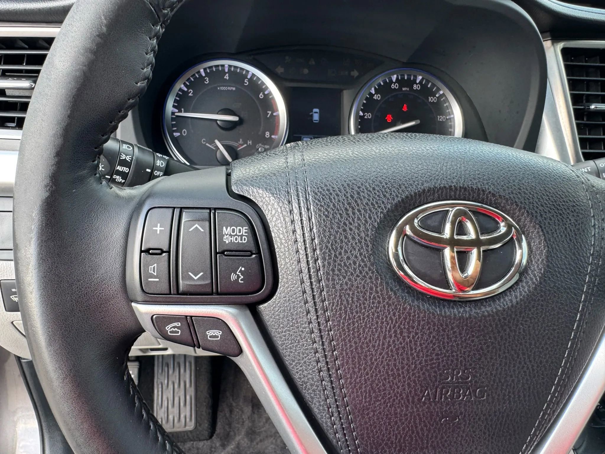 Used 2015 Toyota Highlander LE image 33